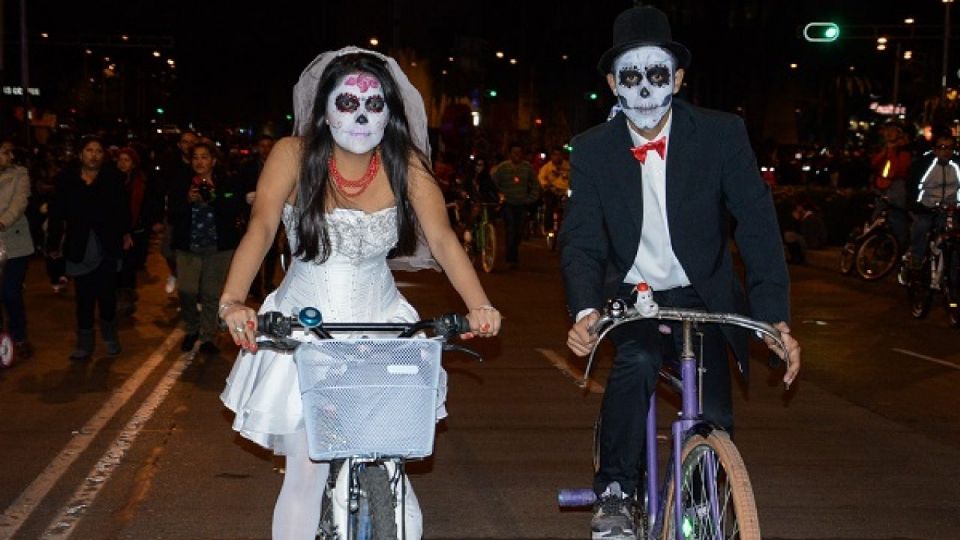 ¡Será de noche! Lánzate al Paseo Ciclista en CDMX por Día de Muertos 2022. Foto: Especial