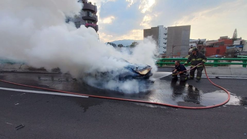 El choque causó un incendio que duró un par de horas