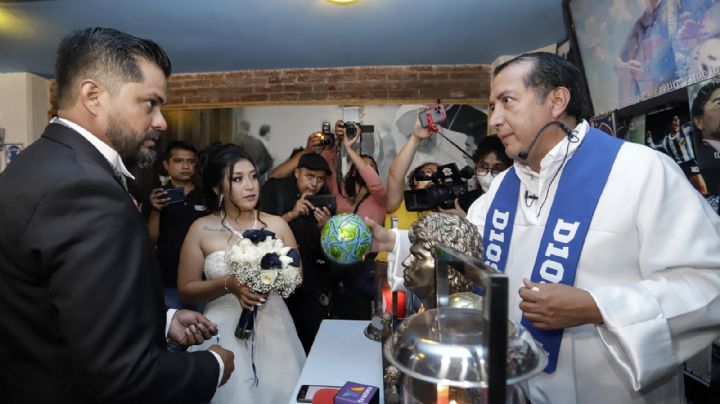 FOTOS Celebran primera boda en Iglesia de Maradona en Cholula Puebla