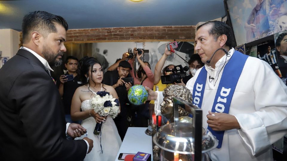 FOTOS Celebran primera boda en Iglesia de Maradona en Cholula Puebla. Foto: Especial