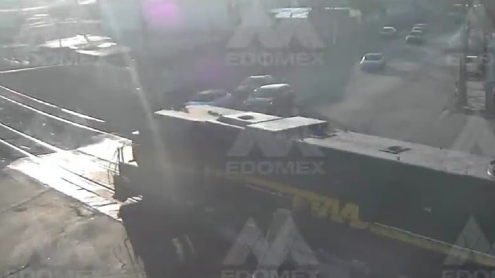 VIDEO Cierran Avenida Central en Ecatepec tras descarrilamiento de TREN