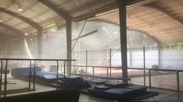 VIDEO se desploma techo de gimnasio en la unidad Zacatenco del IPN