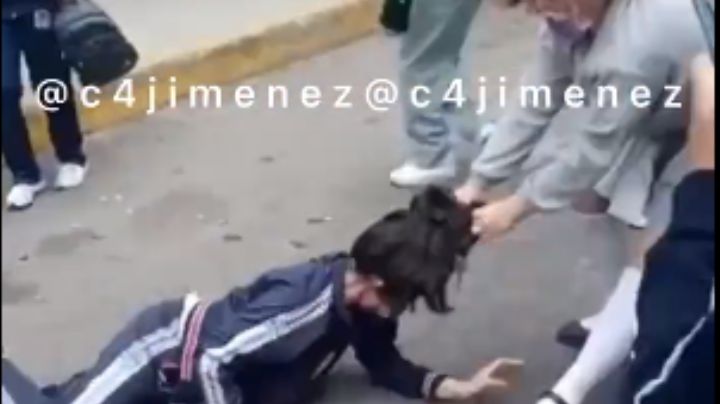 VIDEO: '¡A huevo, acábala!' Gritan a pelea entre niñas en CDMX