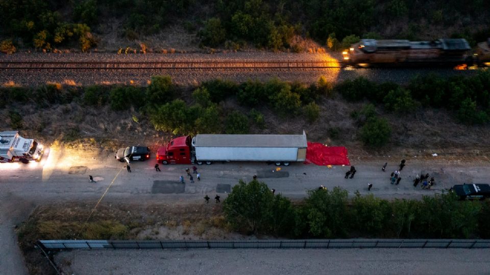 El conductor encontrado en el accidente en San Antonio tiene cargos por homicidio y tráfico de personas