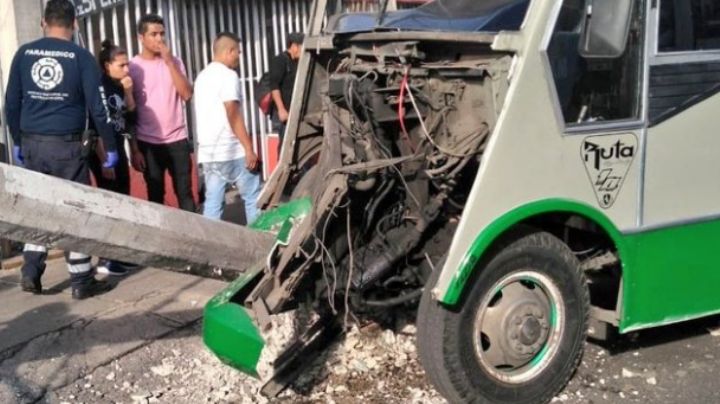 Iztapalapa: choca microbús con auto, 11 lesionados