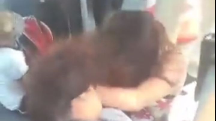 VIDEO: mujeres pelean en camión de la CDMX