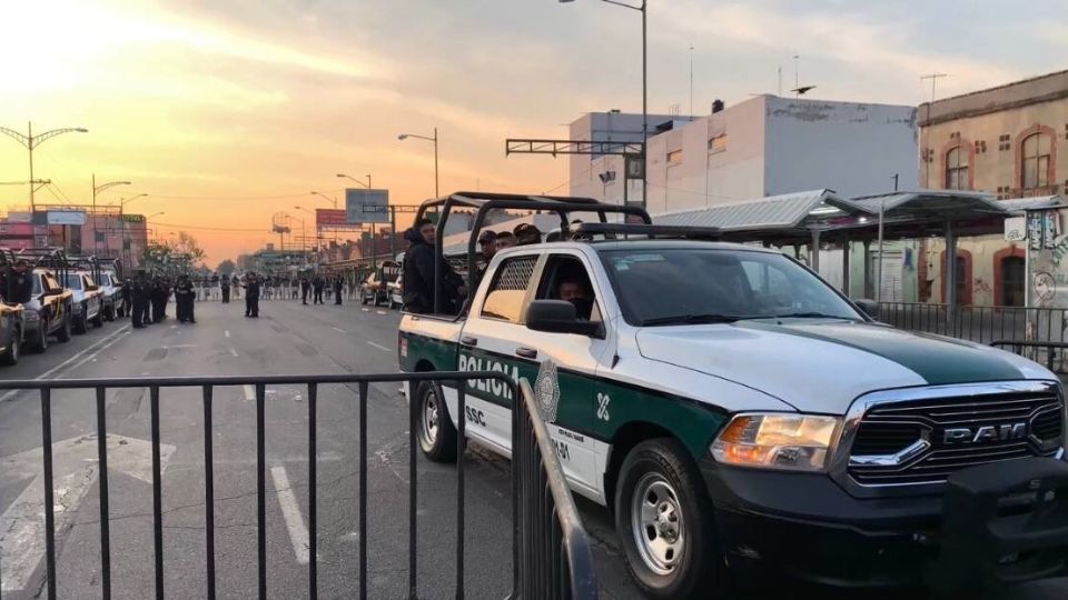 Más de 3 mil policías quitan puestos de Tepito para liberar 4 carriles. Foto: Especial