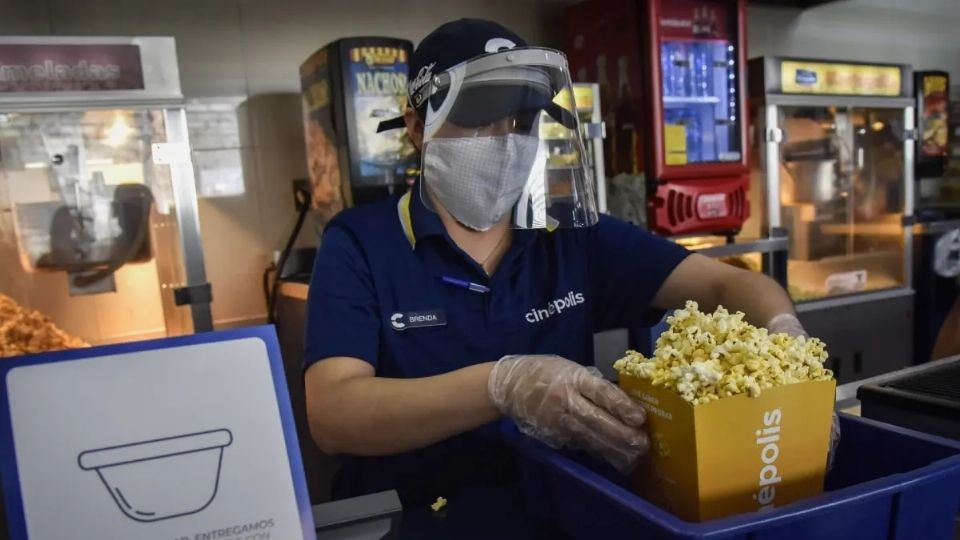 Cinépolis regala boletos de cine a trabajadores del Gobierno CDMX. Foto: Cinépolis