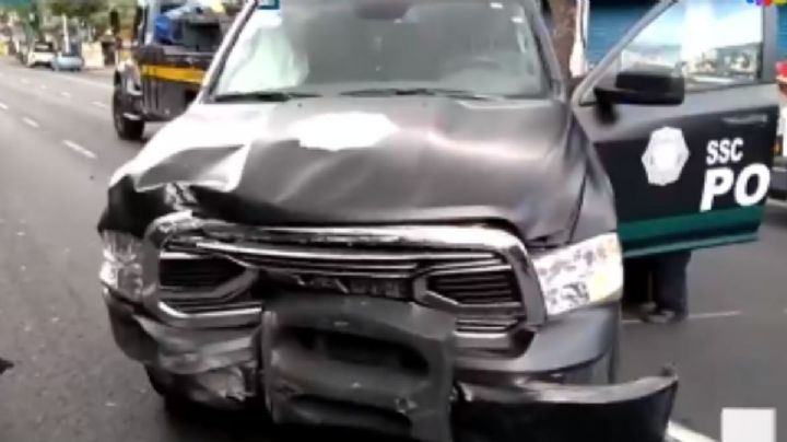 Esta patrulla impactó contra un auto en Tlalpan y policías evaden responsabilidad