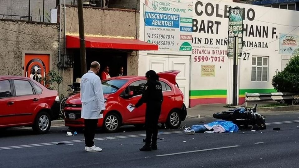 Este accidente en Iztacalco dejó una muerta en CDMX, ocurrió con un choque entre autos y moto