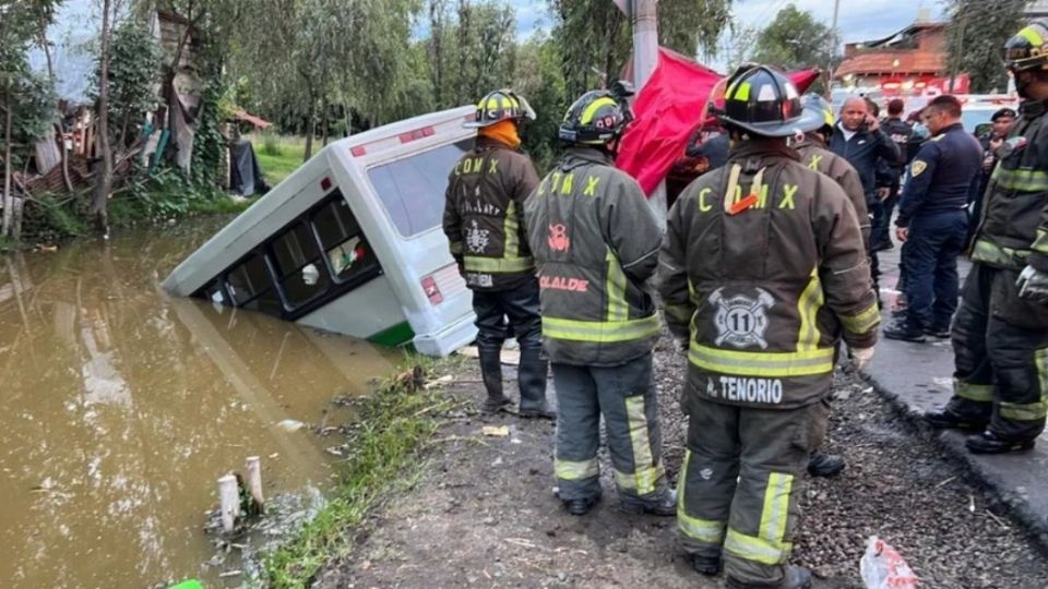 Desaparecen Ruta 81 por Microbús que cayó al agua en Xochimilco. Foto: SinEmbargo