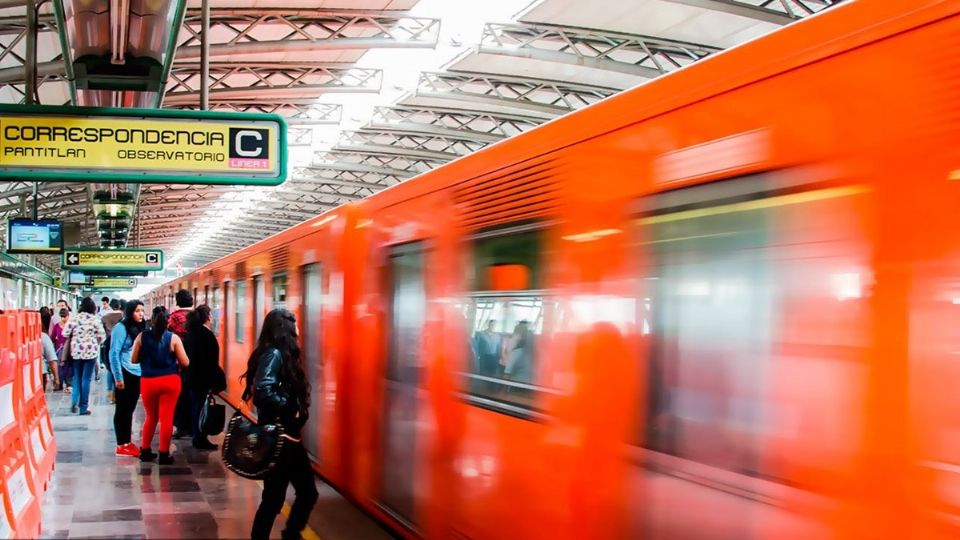 Metro y Metrobús tendrán horario especial por el Maratón CDMX 2022. Foto: Metro