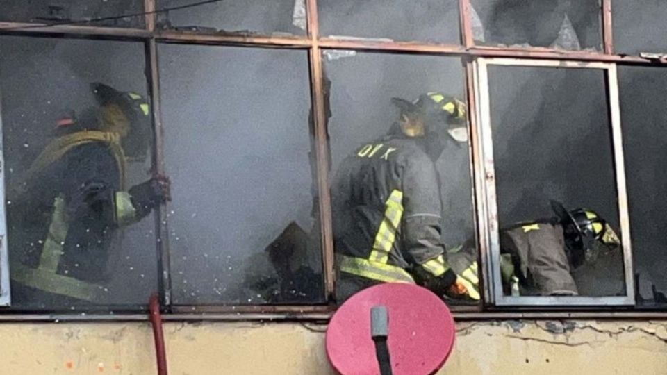 Estas seis personas fueron rescatadas tras un incendio en multifamiliar en la alcaldía Cuauhtémoc