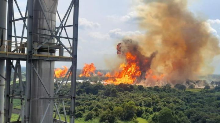 VIDEO Captan mega explosión de ducto de PEMEX en Tabasco