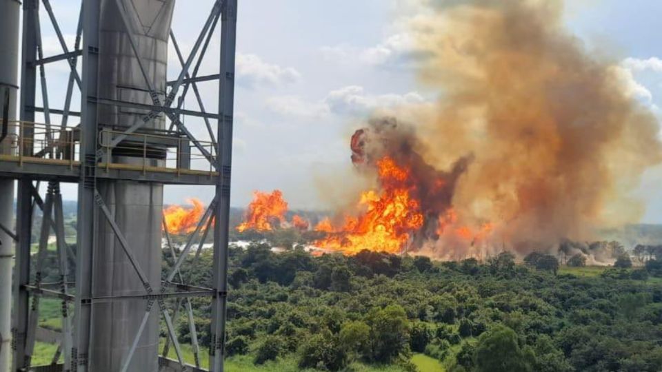 VIDEO Captan mega explosión de ducto de PEMEX en Tabasco. Foto: Especial