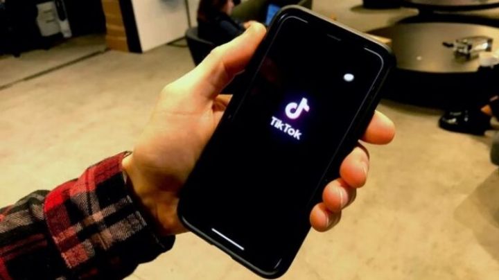 UE prohibe usar Tiktok en el teléfono celular