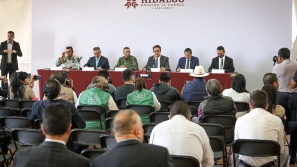 En conferencia de prensa el gabinete de seguridad detalló que tras un operativo, aseguraron armamento de grueso calibre, cartuchos, chalecos antibalas y diversos tipos de drogas.
