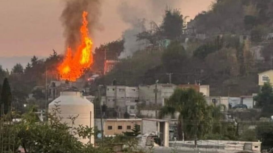 Los elementos de los diferentes servicios de emergencia se trasladaron hasta la vivienda en donde se registró el estallido para atender a los heridos
