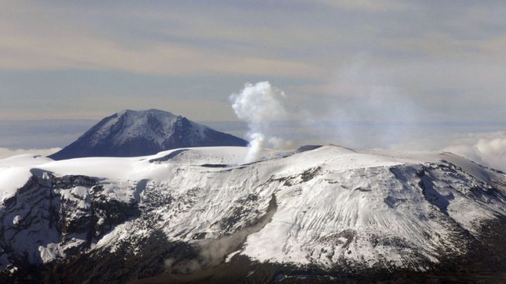 Colombia: Volcán Nevado del Ruiz en alerta por cenizas y columnas de humo