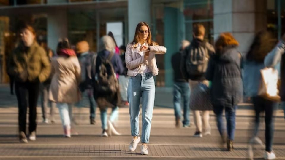 Los mexicanos usan entre una hora y 2 para llegar a la oficina y a la casa
