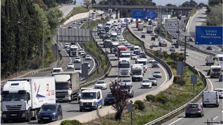 Carretera México-Cuernavaca colapsa por viajeros