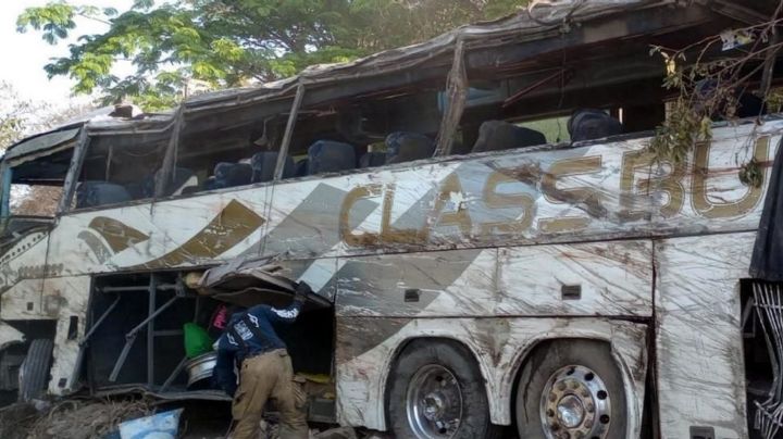 Falla de frenos causa accidente de autobús en Nayarit