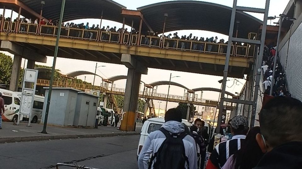 La Línea A del Metro presentó aglomeraciones y atascos de personas