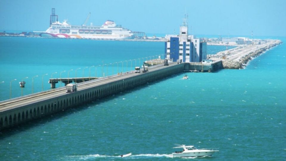 ¿Ya conoces Puerto Progreso? El muelle más grande del mundo; esta es una de las maravillas que sólo podrás encontrar en Yucatán.
