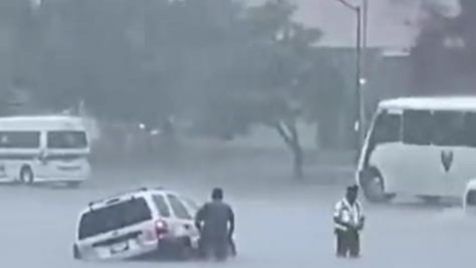 Este fenómeno hidrometeorológico registra vientos máximos de 120 kilómetros por hora, por lo que se esperan lluvias torrenciales en toda la costa del Pacifico mexicano