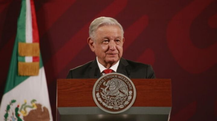 Retrógrada, medieval, de la inquisición: AMLO se lanza contra quema de libros