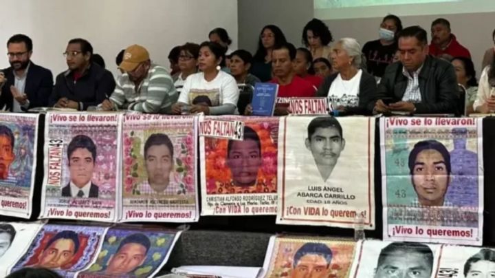 Ayotzinapa: Movimiento de los 43 marcharon para exigir reunión con AMLO