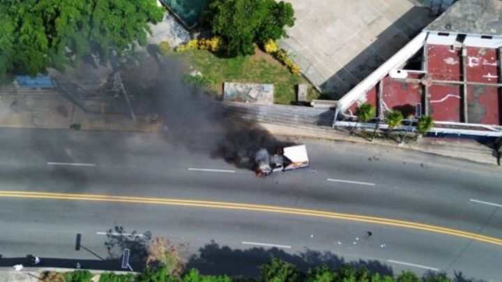 Incendian autos en vía Acapulco- Zihuatanejo