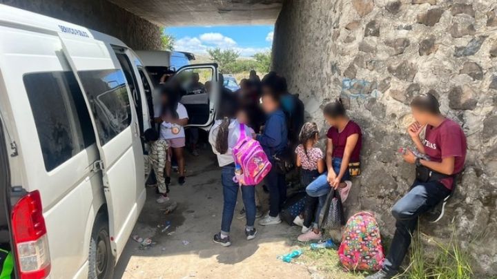 Interceptan 8 camionetas con 125 migrantes en Oaxaca