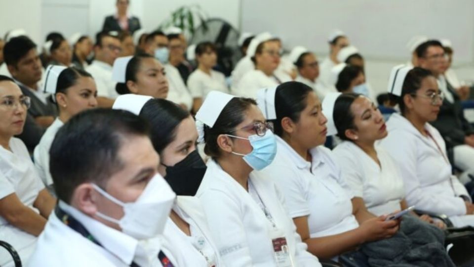 206 estudiantes se actualizarán y capacitarán para brindar mejor atención a la derechohabiencia, lo que da muestra de que el Instituto está comprometido con la formación de profesionales de la salud.
